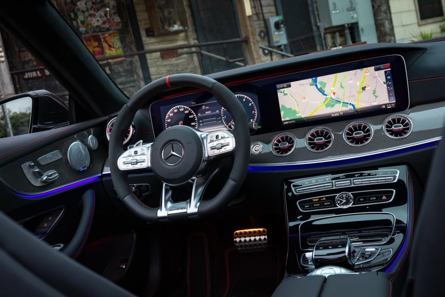 Торпедо Mercedes-AMG E53 4Matic+ Cabriolet (A238) 2018 года  (фото 4 из 16)